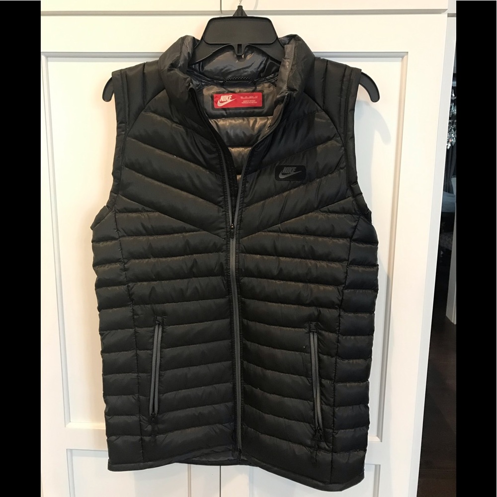 NIKE NEW Mens Vest